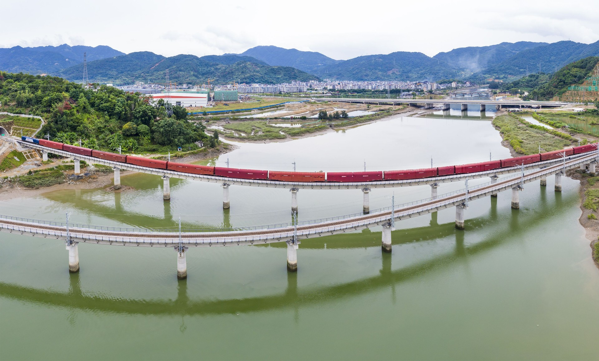 寧德汽車(chē)基地鐵路專(zhuān)用線(xiàn)正式通車(chē)運(yùn)營(yíng).jpg